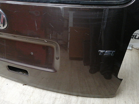 Фотография детали AA045391; Крышка багажника (2K0827025L) для Volkswagen Caddy/БУ; Оригинал; Р2, Удовлетворительное; . Фото номер 8