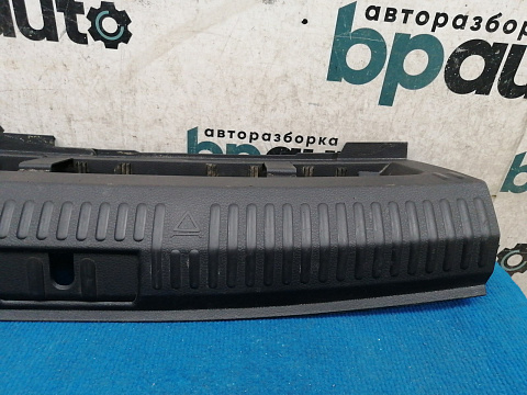 Фотография детали AA036207; Накладка задней панели (6R6863485) для Volkswagen Polo V Hatchback (2009-2013)/БУ; Оригинал; Р1, Мелкий дефект; . Фото номер 6