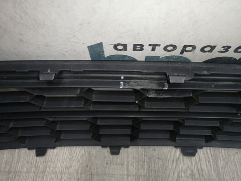 Фотография детали AA045114; Решетка переднего бампера (5l0853677) для Skoda Yeti I рест. (2013-2018)/БУ; Оригинал; Р1, Мелкий дефект; . Фото номер 19