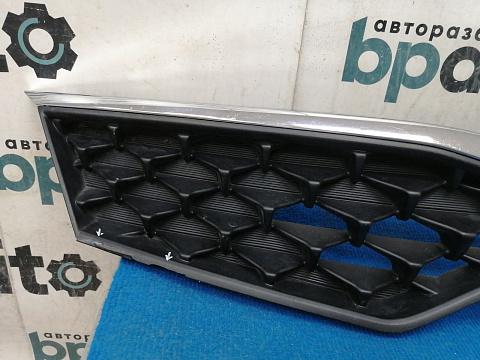 Фотография детали AA038708; Решетка радиатора (86350-H0700) для Kia Rio IV рест. Sedan (2020- н.в.)/БУ; Оригинал; Р1, Мелкий дефект; . Фото номер 5