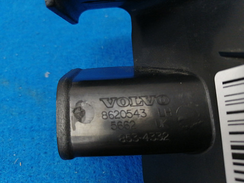 Фотография детали AA028039; Накладка рейлинга центральная левая (8620543) для Volvo XC90/БУ; Оригинал; Р0, Хорошее; . Фото номер 4