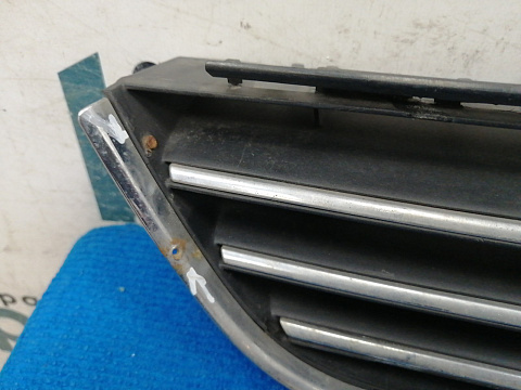 Фотография детали AA039503; Решетка переднего бампера (13247306) для Opel Zafira B рест. (2008 - 2014)/БУ; Оригинал; Р3, Под восстановление; . Фото номер 3