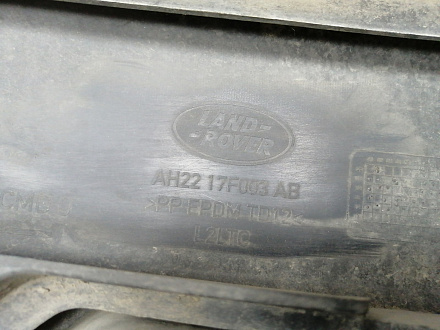AA017685; Бампер передний, без ПТФ; без паркт.; без омыват. (AH22-17F003-AB) для Land Rover Discovery IV (2009 - 2013)/БУ; Оригинал; Р1, Мелкий дефект; 