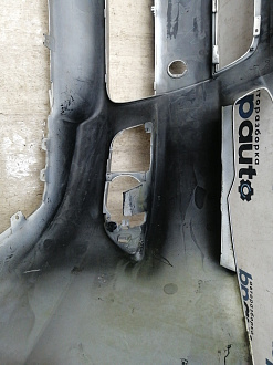 BA000253; Бампер передний, v1.5, v1.8, без отв. под расш.; без паркт.; без омыват. (6400B226229ZZ) для Mitsubishi Lancer/БУ; Оригинал; Р1, Мелкий дефект; 