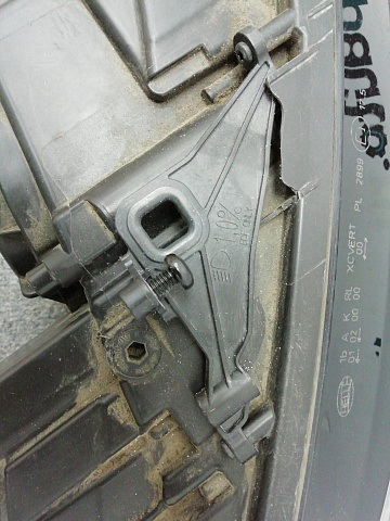 Фотография детали AA000225; Фара правая ксенон адаптив. (4H0 941 004 AE) для Audi A8 III (D4) (2010-2014)/БУ; Оригинал; Р1, Мелкий дефект; . Фото номер 3