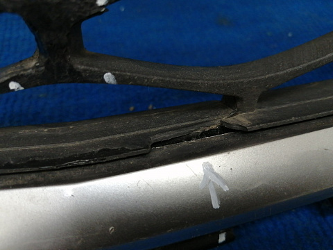 Фотография детали AA038717; Решетка переднего бампера (EH45-501T1) для Mazda CX-7 I рест. (2009-2012)/БУ; Оригинал; Р2, Удовлетворительное; . Фото номер 12