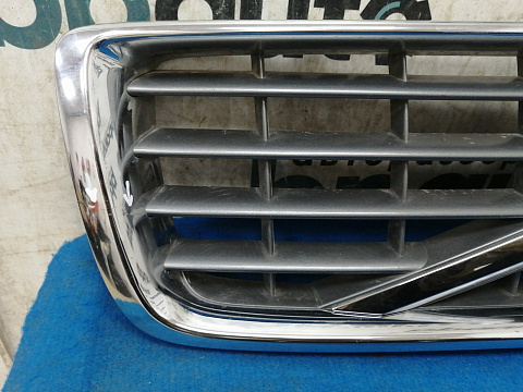 Фотография детали AA032281; Решетка радиатора (31283261) для Volvo S80 II рест. (2010-2013)/БУ; Оригинал; Р1, Мелкий дефект; . Фото номер 2
