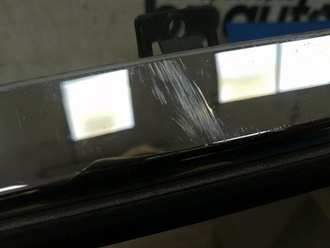 Фотография детали AA036476; Накладка заднего бампера верхняя (15203818) для Cadillac Escalade III (2006-2013)/БУ; Оригинал; Р1, Мелкий дефект; . Фото номер 13