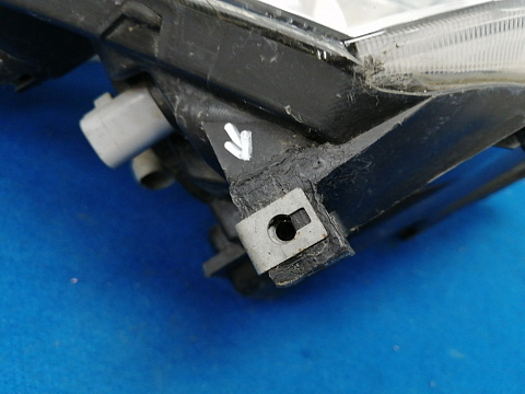 Фотография детали AA021289; Фара галоген правая (81130-0F010) для Toyota Corolla Verso рест. (2004-2007)/БУ; Оригинал; Р1, Мелкий дефект; . Фото номер 9