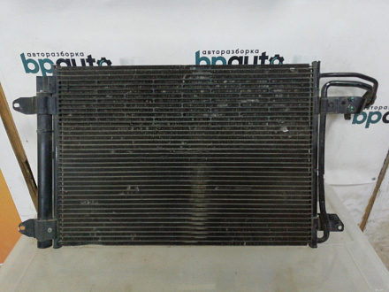 AA023262; Радиатор кондиционера (1K0 820 411 R)/БУ; Оригинал; Р2, Удовлетворительное; 