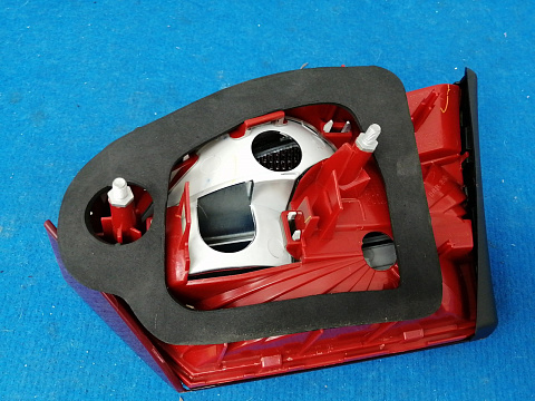 Фотография детали AA025092; Фонарь в крышку багажника левый (5C6945093A) для Volkswagen Jetta VI (2010- 2014)/Нов; Неоригинал; . Фото номер 4