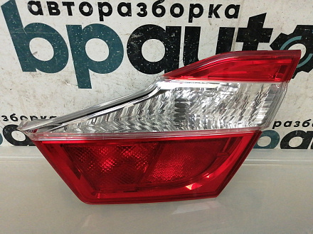 AA044242; Фонарь внутренний правый, в крышку баг. (81581-33220) для Toyota Camry 50 (2012 — 2014)/БУ; Оригинал; Р0, Хорошее; 