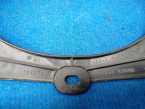 Фотография детали AA025507; Решетка радиатора (53111-47040) для Toyota Prius III XW30 рест. (2012 - 2015)/БУ; Оригинал; Р0, Хорошее; . Фото номер 8