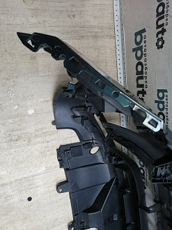 AA045868; Бампер передний; под паркт.; под омыват. (HY32-17F003-AAW) для Land Rover Discovery V L462 (2017 - 2020)/БУ; Оригинал; Р1, Мелкий дефект; 