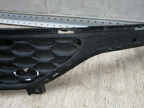 Фотография детали AA045512; Решетка переднего бампера (86522-A7000) для Kia Cerato III (2013-2016)/БУ; Оригинал; Р1, Мелкий дефект; . Фото номер 8