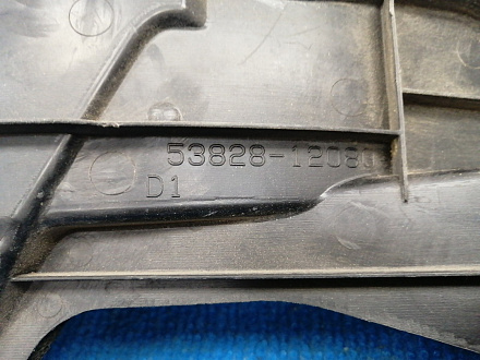 AA036690; Уплотнитель переднего левого крыла, с торца двери (53828-12080) для Toyota Corolla/БУ; Оригинал; Р1, Мелкий дефект; 