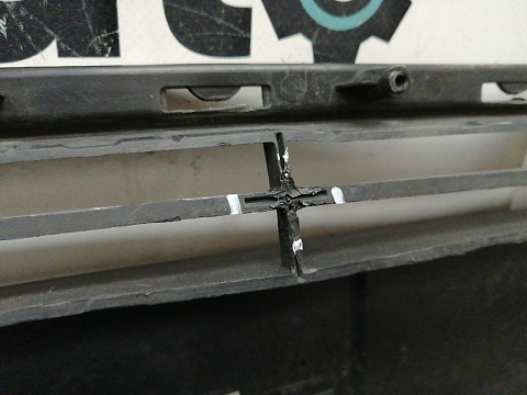 Фотография детали AA037771; Решетка переднего бампера (86569-1Y000) для Kia Picanto II 5D (2011-2015)/БУ; Оригинал; Р1, Мелкий дефект; . Фото номер 9