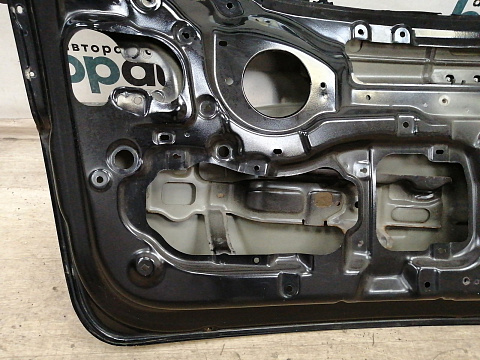 Фотография детали AA037678; Крышка багажника, под спойленр (73700-2B600) для Hyundai Santa Fe/БУ; Оригинал; Р2, Удовлетворительное; . Фото номер 23