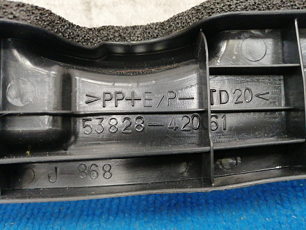 AA036686; Уплотнитель переднего левого крыла, с торца двери (53828-42061) для Toyota Rav4/Нов; Оригинал; 