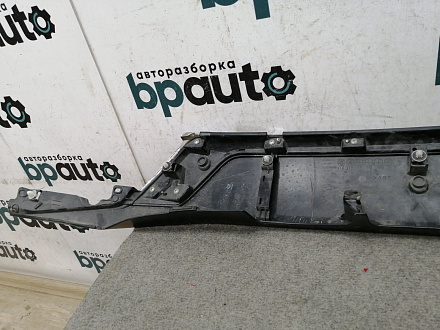 AA012992; Накладка крышки багажника (5817A265) для Mitsubishi Outlander/БУ; Оригинал; Р1, Мелкий дефект; 
