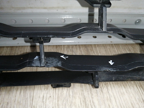 Фотография детали AA045278; Решетка переднего бампера; под паркт. (6402A373) для Mitsubishi Pajero Sport III (2015-2020)/БУ; Оригинал; Р1, Мелкий дефект; . Фото номер 23