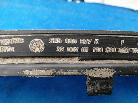 AA033494; Решетка переднего бампера - центральная (5E0 853 677 K) для Skoda Octavia/БУ; Оригинал; Р2, Удовлетворительное; 