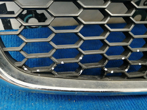 Фотография детали AA037768; Решетка переднего бампера (96813742) для Chevrolet Aveo I рест. Hatchback (2008- 2011)/БУ; Оригинал; Р2, Удовлетворительное; . Фото номер 10