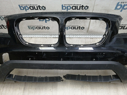 AA046498; Бампер передний; без паркт.; без омыват. (51117303750) для BMW Х1 I (E84) рест. (2012-2015)/БУ; Оригинал; Р1, Мелкий дефект; 