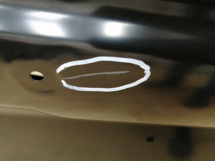 AA037276; Крышка багажника; под камер. (5801B818) для Mitsubishi Outlander/Нов с деф; Оригинал; Р1, Мелкий дефект; 