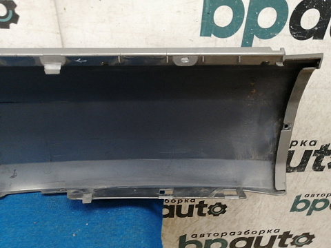 Фотография детали AA036487; Накладка на крышку багажника, нижняя (9683146380) для Peugeot 3008/БУ; Оригинал; Р1, Мелкий дефект; . Фото номер 5