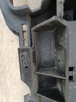 AA000571; Бампер задний верхняя часть; без паркт. (4L0 807 511 G) для Audi Q7/БУ; Оригинал; Р1, Мелкий дефект; 