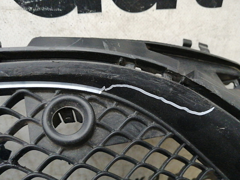 Фотография детали AA033949; Решетка переднего бампера (A1568858600) для Mercedes-Benz GLA-klasse рест. (X156) (2017-2020)/БУ; Оригинал; Р1, Мелкий дефект; . Фото номер 4