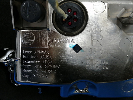 AA015290; Фонарь в крышку багажника правый (81580-60210) для Lexus LX570, LX450D (2008 — 2011)/Нов с деф; Оригинал; Р0, Хорошее; 