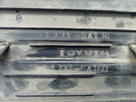 AA016183; Накладка подножки верхняя правая (51771-6A130) для Toyota Land Cruiser Prado/БУ; Оригинал; Р1, Мелкий дефект; 
