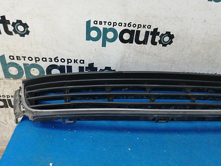 Решетка переднего бампера Фольксваген Polo V Sedan 2010-2014, б/у, фото 4