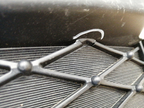 Фотография детали AA037735; Решётка переднего бампера (53112-02250) для Toyota Auris I рест. (2010- 2013)/БУ; Оригинал; Р1, Мелкий дефект; . Фото номер 3