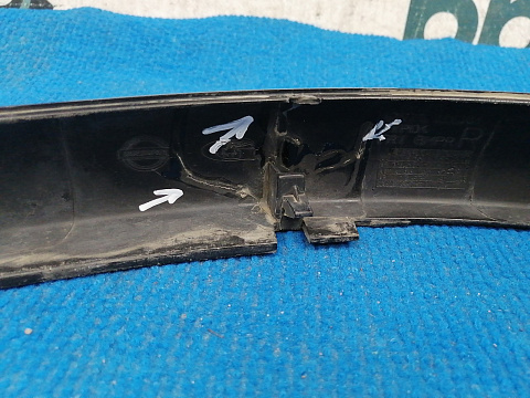 Фотография детали AA036523; Молдинг переднего бампера правый (62074-EM30A) для Nissan Tiida/БУ; Оригинал; Р3, Под восстановление; . Фото номер 4