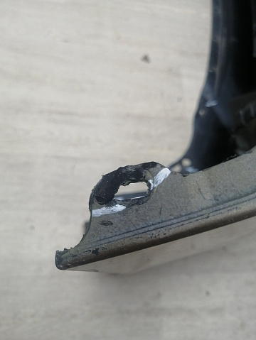 Фотография детали AA045992; Бампер передний; без паркт.; под омыват. (62022-EM00H) для Nissan Tiida/БУ; Оригинал; Р1, Мелкий дефект; . Фото номер 10