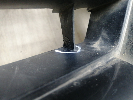 AA046010; Бампер передний; без паркт.; под омыват. (62022-BH10H) для Nissan Note I рест. (2009-2013)/БУ; Оригинал; Р1, Мелкий дефект; 