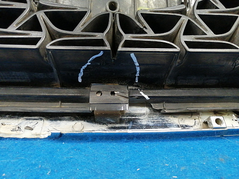 Фотография детали AA033307; Решетка радиатора (86350-3U500) для Kia Sportage III рест. (2014 - 2016)/БУ; Оригинал; Р2, Удовлетворительное; . Фото номер 31