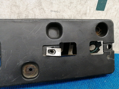 Фотография детали AA036562; Площадка под номер (96832930) для Chevrolet Cruze/БУ; Оригинал; Р1, Мелкий дефект; . Фото номер 2