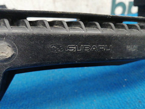 Фотография детали AA036717; Кронштейн переднего бампера под фарой правый, Седан (000000) для Subaru Legacy V (2009-2012)/БУ; Оригинал; Р1, Мелкий дефект; . Фото номер 5