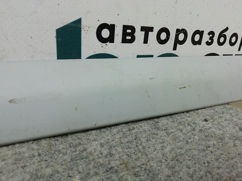 Фотография детали AA010011; Молдинг передней левой двери (13101648) для Opel Vectra/Нов с деф; Оригинал; Р1, Мелкий дефект; . Фото номер 2