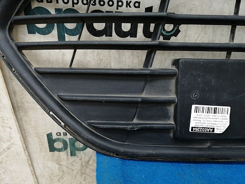 Фотография детали AA032264; Решетка переднего бампера (BS71-17B968-A) для Ford Mondeo/БУ; Оригинал; Р1, Мелкий дефект; . Фото номер 9