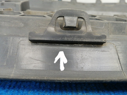 Фотография детали AA037787; Решетка радиатора (8450091244) для Lada Largus I (2012 — 2021)/БУ; Оригинал; Р1, Мелкий дефект; . Фото номер 13