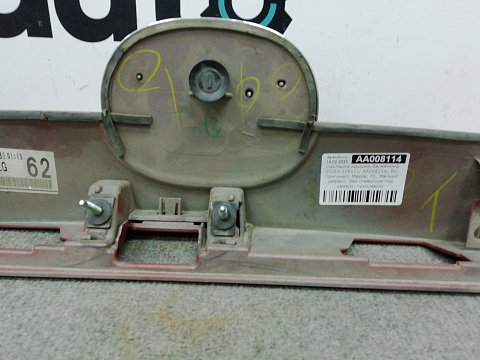 Фотография детали AA008114; Накладка крышки багажника (KD53-50811) для Mazda CX-5/БУ; Оригинал; Р1, Мелкий дефект; . Фото номер 7