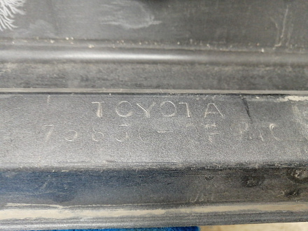 AA031731; Накладка порога правая, пластик (75850-0F010) для Toyota Verso/БУ; Оригинал; Р2, Удовлетворительное; 