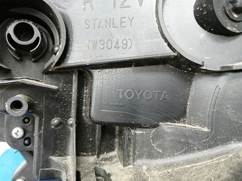 Фотография детали AA016788; Фара галоген правая (81130-42650) для Toyota Rav4 40 рест. (2015 — 2019)/БУ; Оригинал; Р1, Мелкий дефект; . Фото номер 9