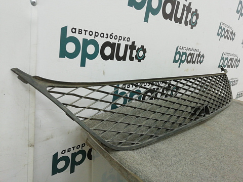 Фотография детали AA008509; Решетка переднего бампера (6402A037) для Mitsubishi Outlander II XL (2005-2009)/БУ; Оригинал; Р1, Мелкий дефект; . Фото номер 2