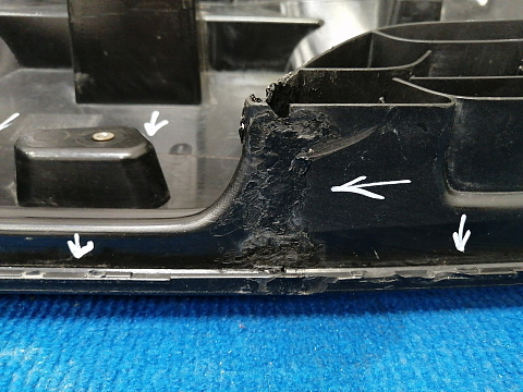 Фотография детали AA038843; Решетка радиатора (623103564R) для Renault Duster I рест. (2015-2021)/БУ; Оригинал; Р1, Мелкий дефект; . Фото номер 20